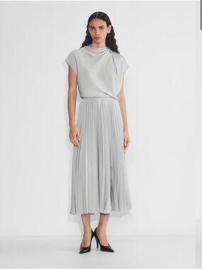 [Brand New] Babaton Maido Satin Pleated Skirt (Size XS)